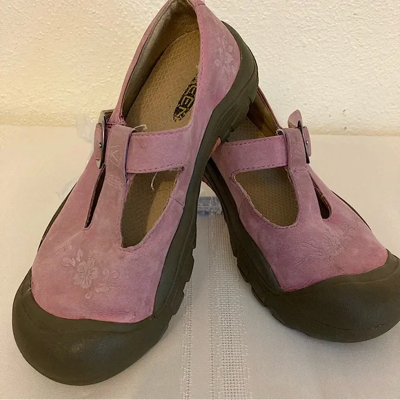 Kids Keen Mary Jane Pink Suede Upper with floral accents on top Size 2 Shoe - Picture 1 of 9